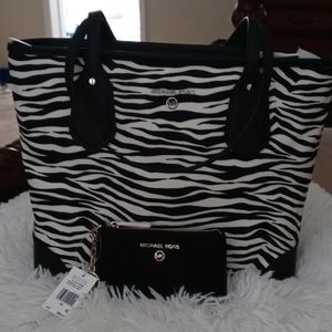 Micheal Kors Eva tote with keyring wallet
